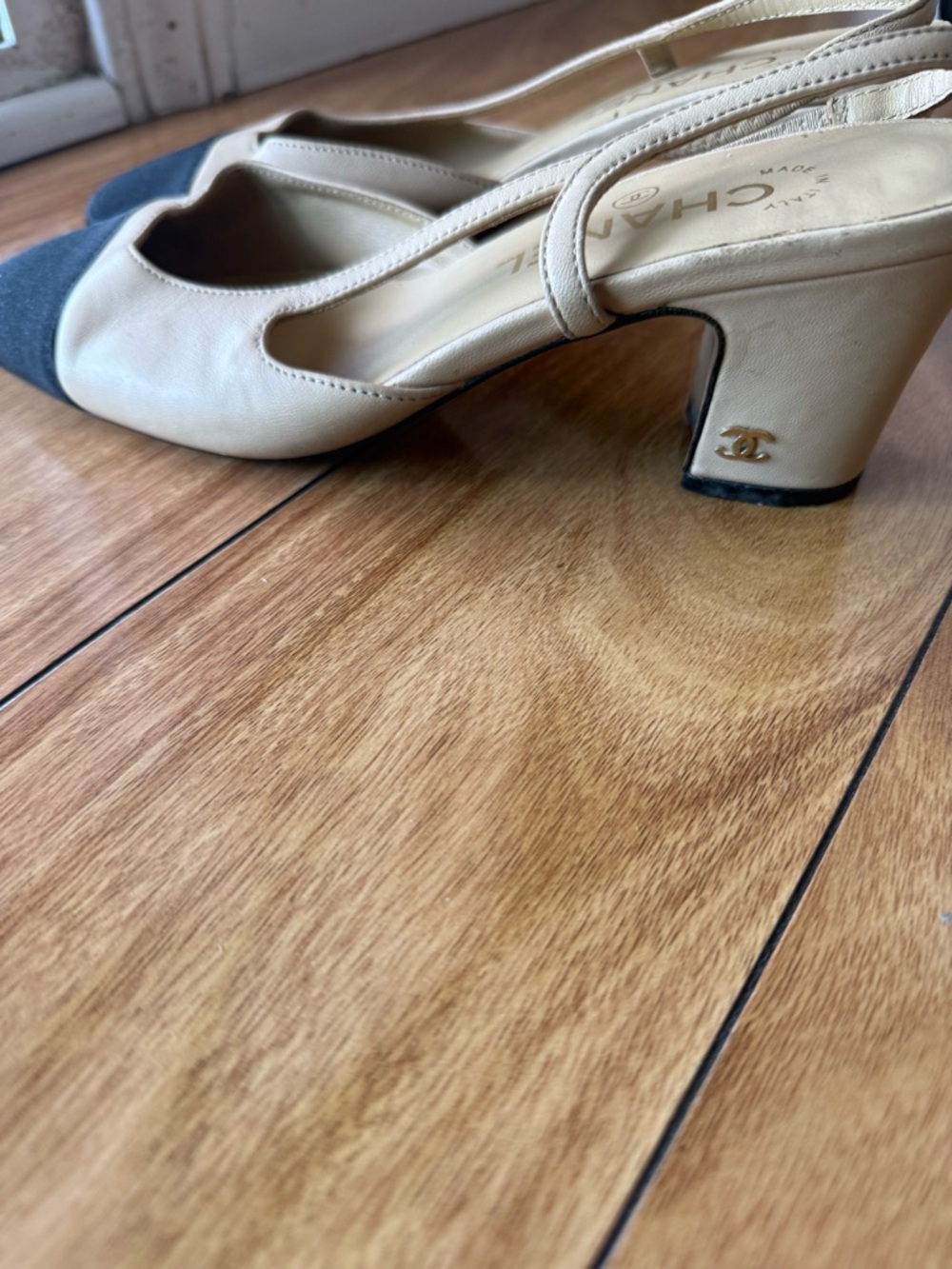 CHANEL Beige and Black Two-Tone Slingback Pumps - Picture 3 of 9
